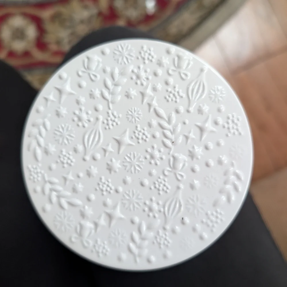 Bath & Body Works Pink Crushed Candy Cane Candle - Picture 2 of 3